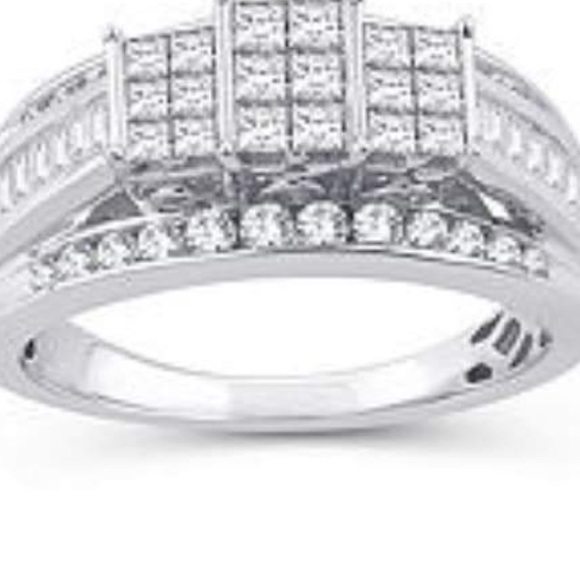 White Diamond 10k Gold Engagement Ring - Picture 1 of 5